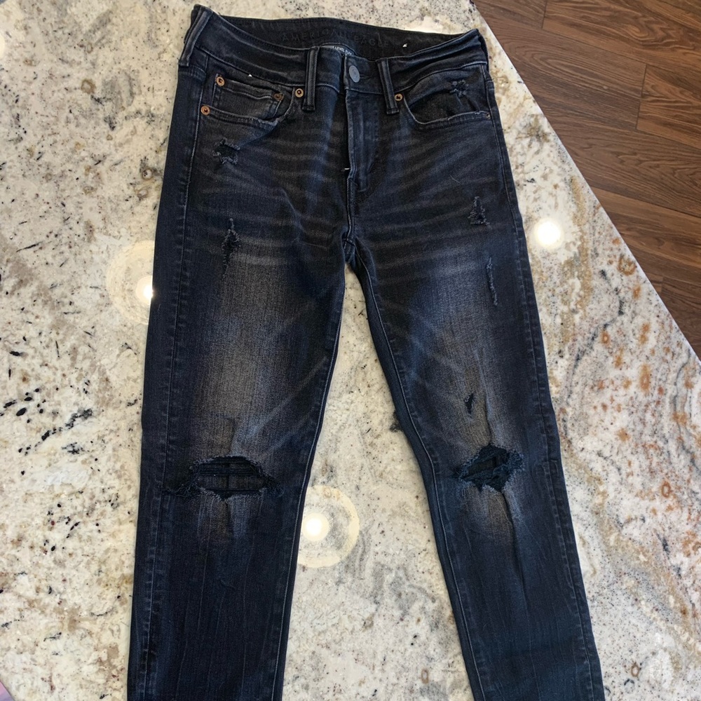 Men’s size 28W, 32L AE Flexsoft skinny jeans